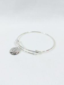 Small Letter Q Bangle