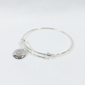 Small Letter Q Bangle